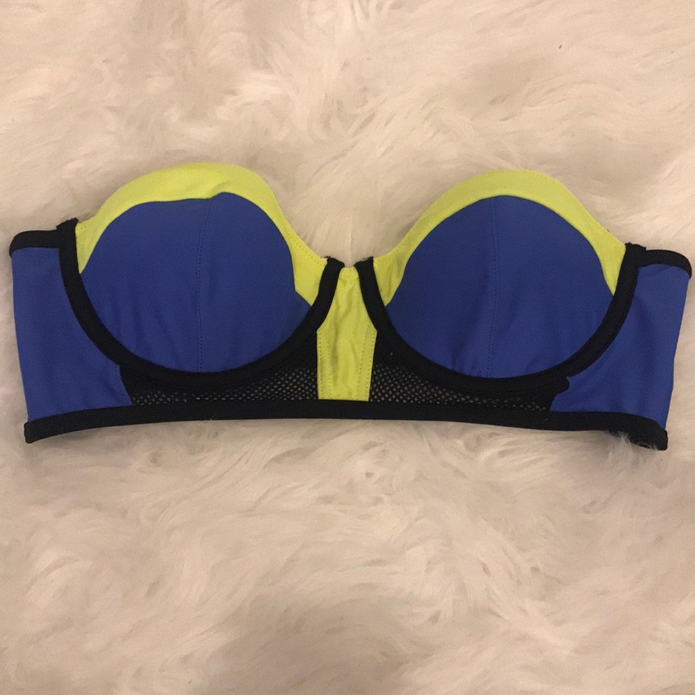 Malibu from pac sun blue bikini top size large
